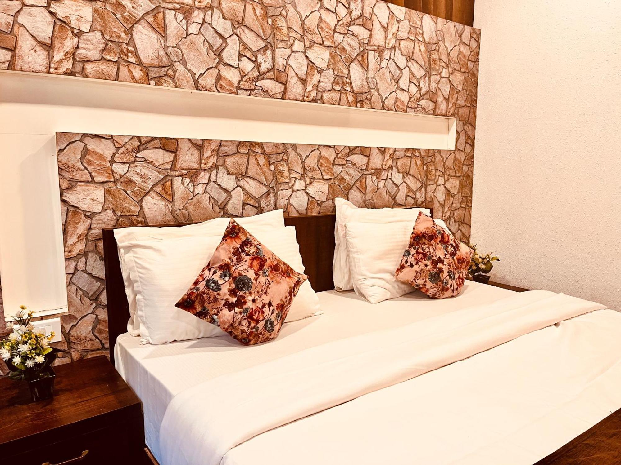 Munnar Tea Estate Cottage And Resort - Away From City Hustle Exteriör bild